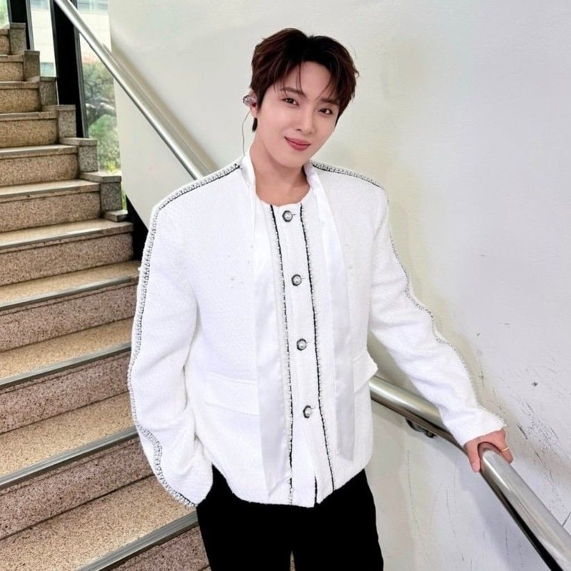 Behind-the-scenes cut of Hwang Yunsung