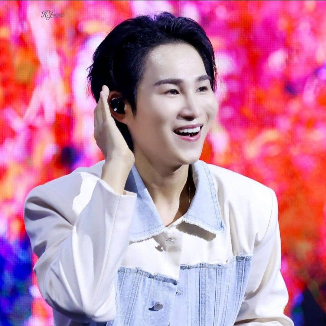 김희재의 비하인드 컷