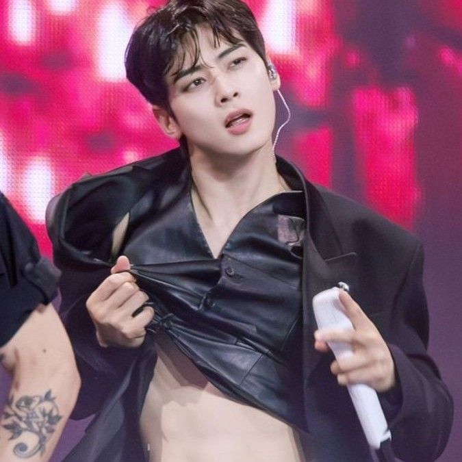 A moment captured by a fan of Cha Eunwoo