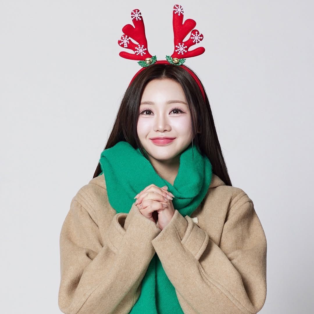 Behind-the-scenes cut of Hong Jiyoon