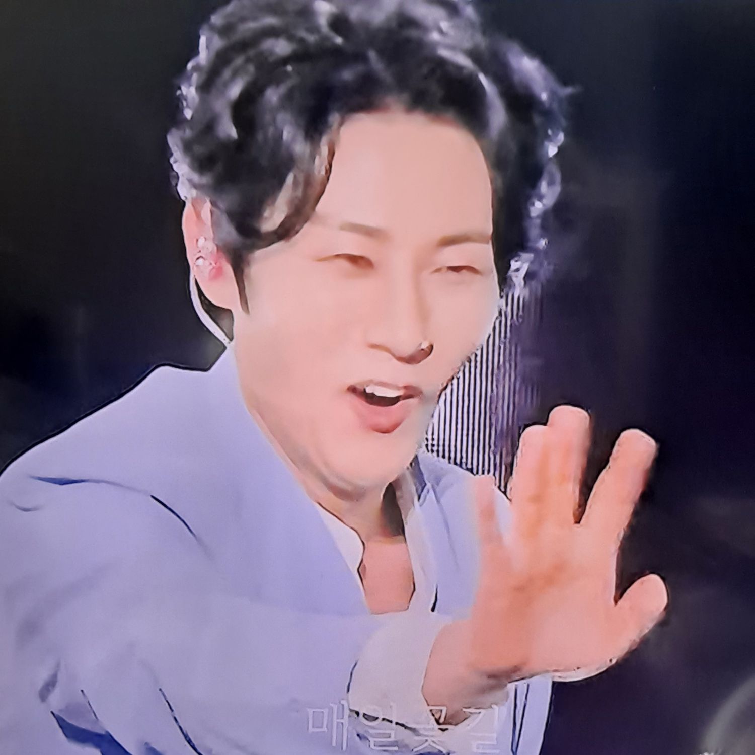 A moment captured by a fan of Kang Moonkyung