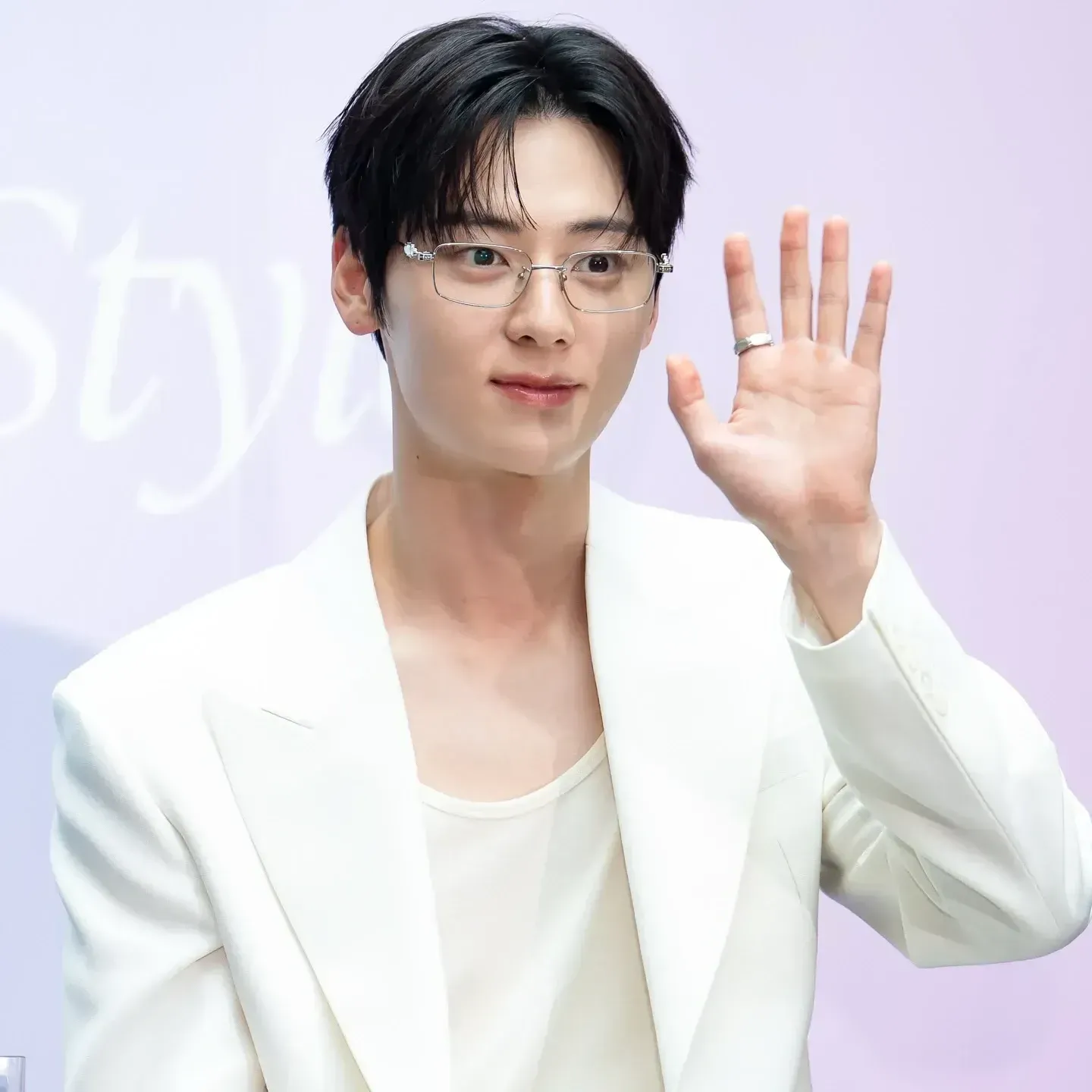 A moment captured by a fan of Hwang Minhyun