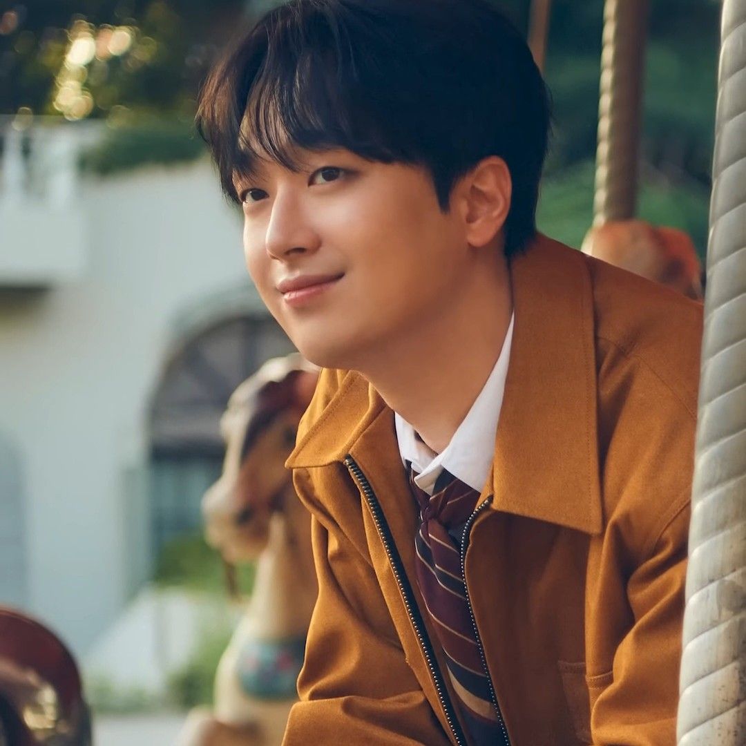 粉丝拍下的李灿元瞬间