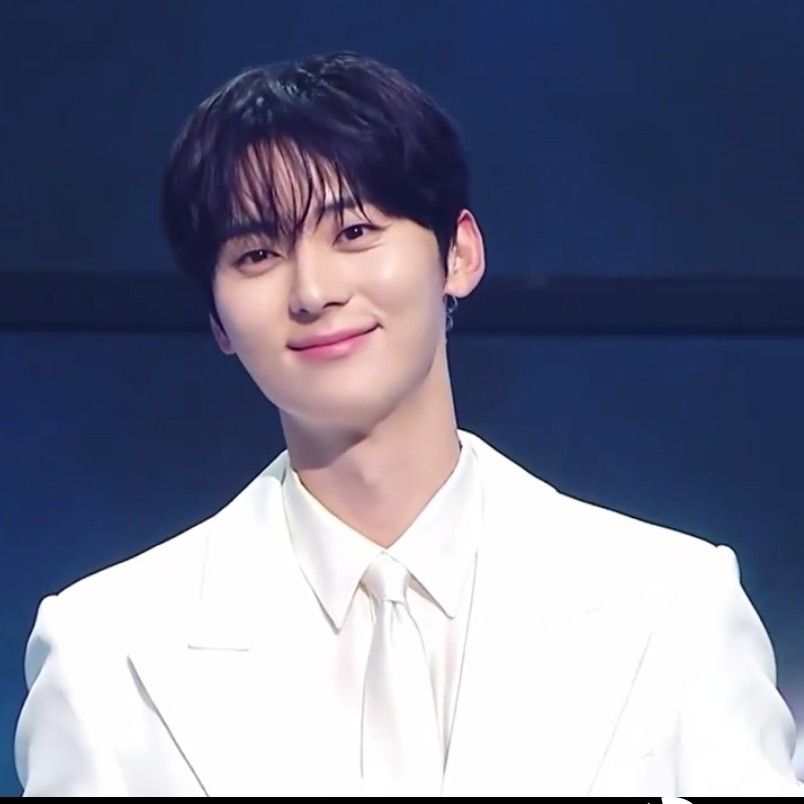 A moment captured by a fan of Hwang Minhyun