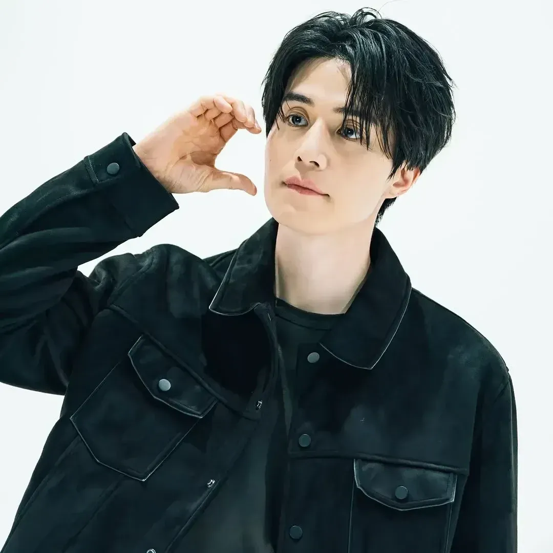 Recent activity shot of Lee Dongwook