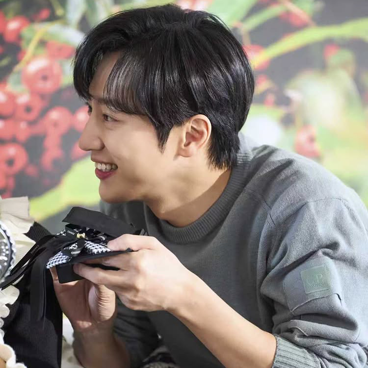 Recent activity shot of Lee Sangyeob