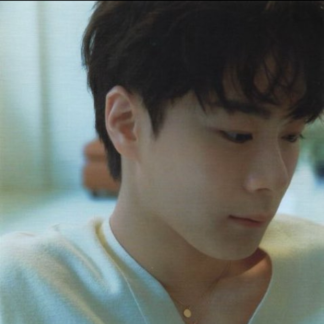 Behind-the-scenes cut of Cha Eunwoo
