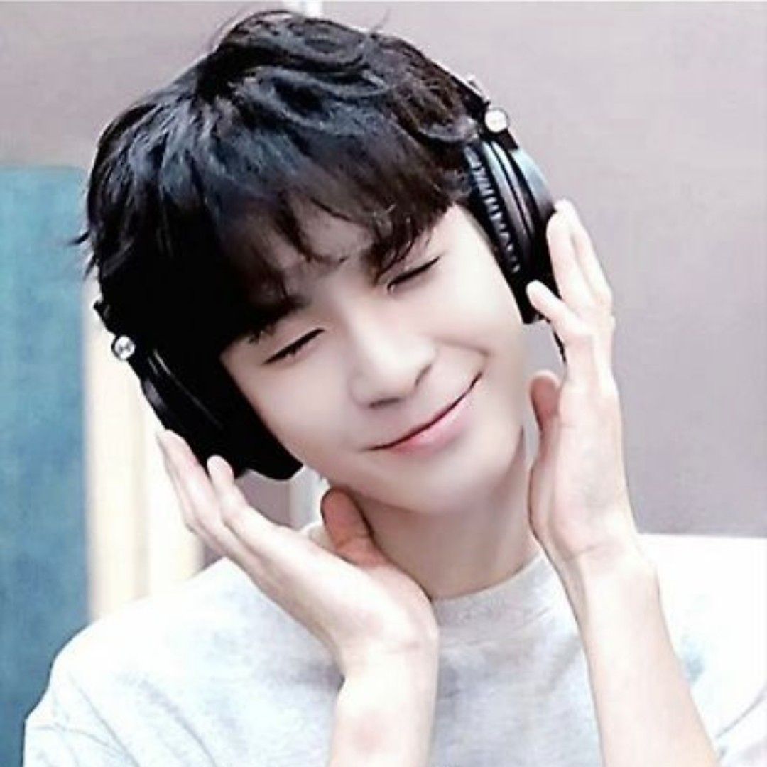 Behind-the-scenes cut of Jeong Dongwon