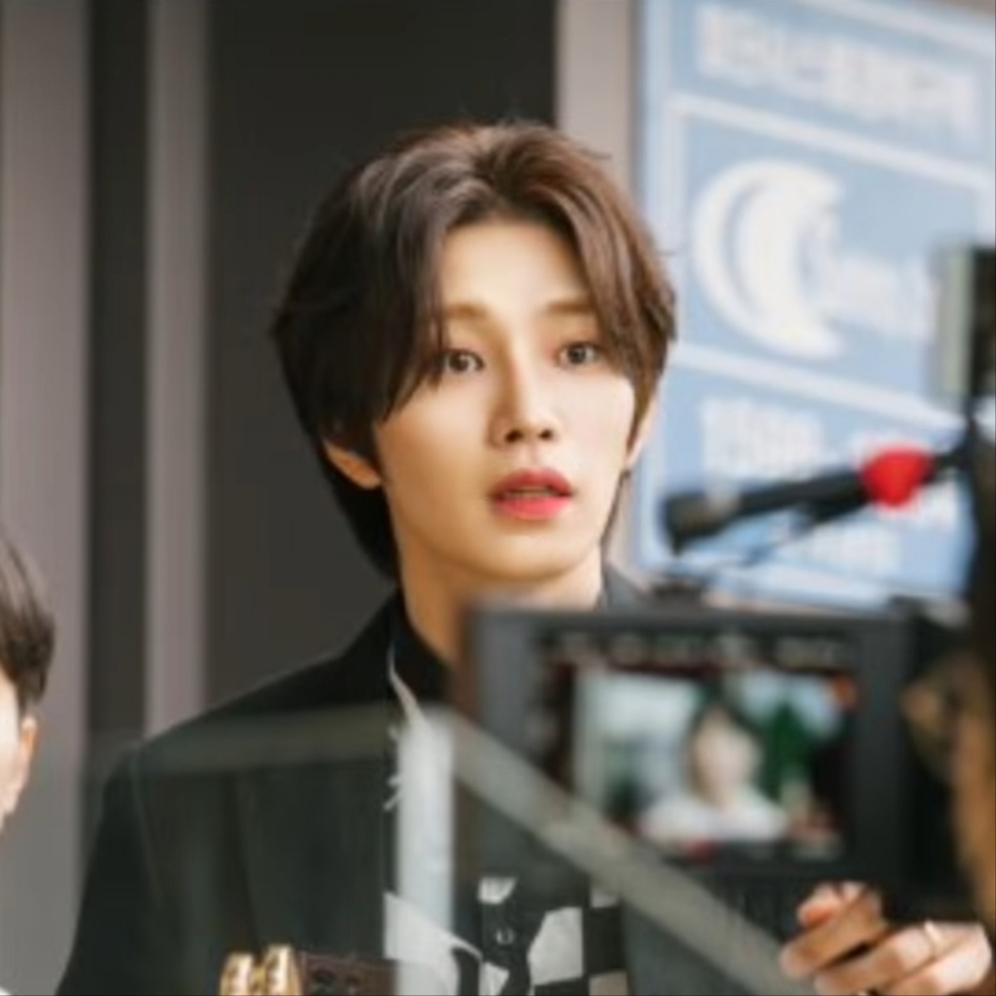 Behind-the-scenes cut of Kim Jaeyoung
