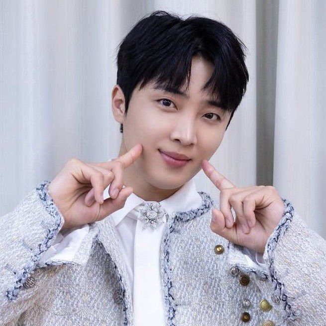 Behind-the-scenes cut of Hwang Yunsung