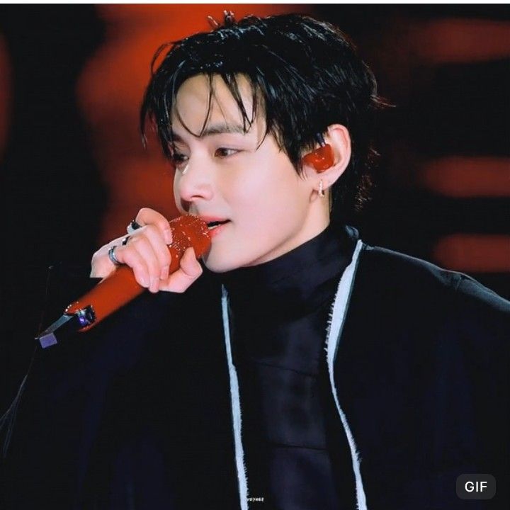 김태형 (뷔)의 최신 사진