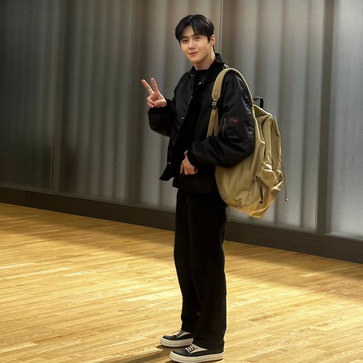 Behind-the-scenes cut of Kim Seonho