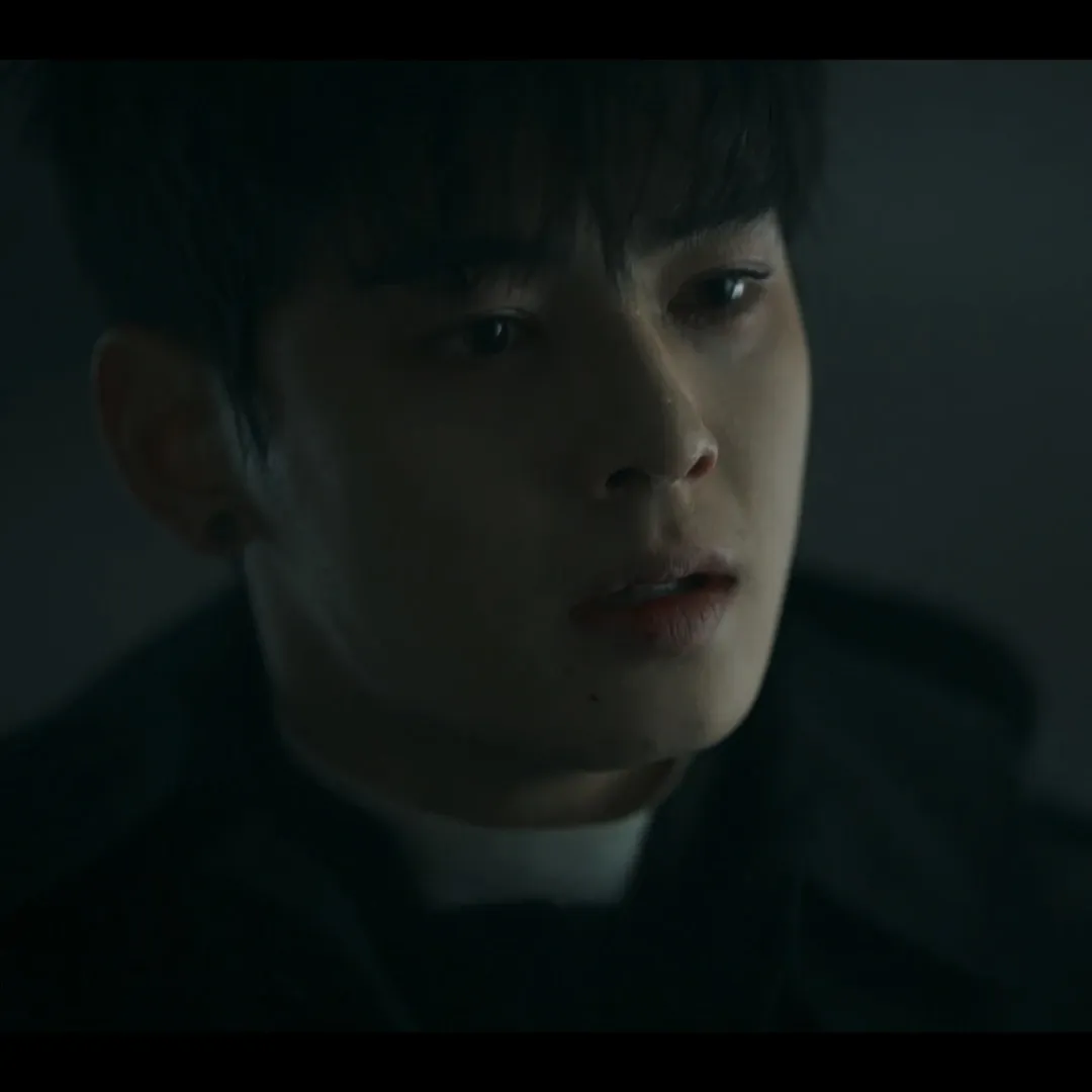 Behind-the-scenes cut of Cha Eunwoo