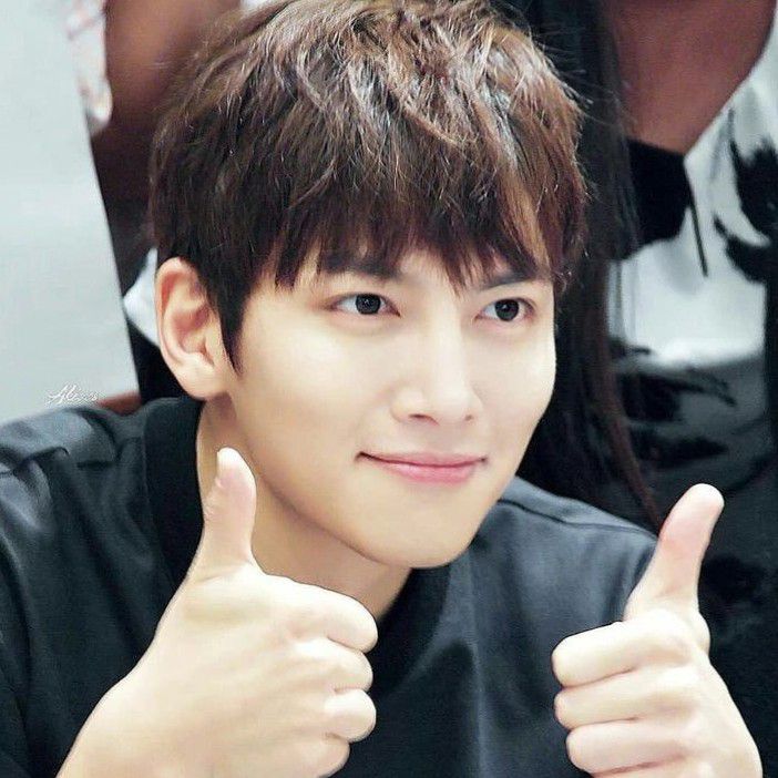 粉丝拍下的池昌旭瞬间