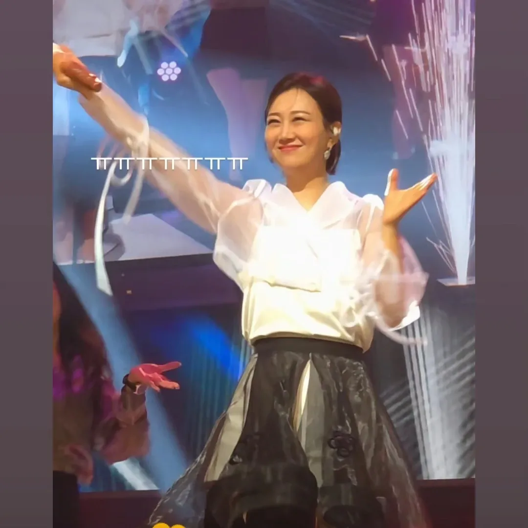 Behind-the-scenes cut of Jang Yoonjeong