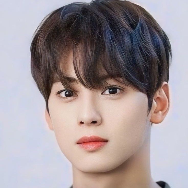 Recent activity shot of Cha Eunwoo