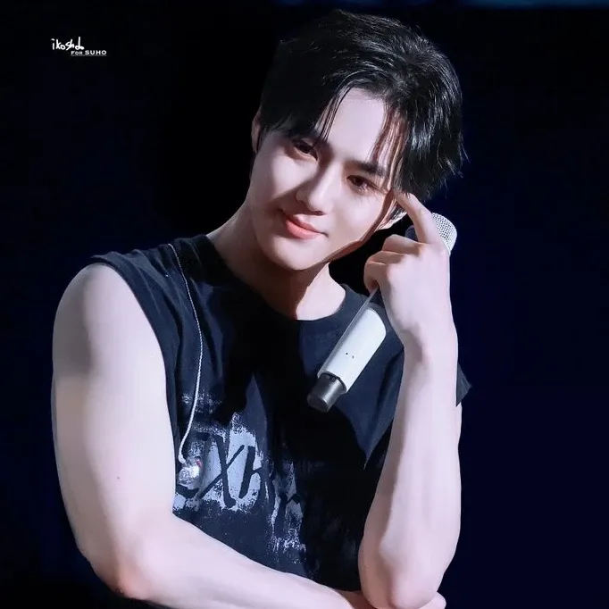 A moment captured by a fan of Suho