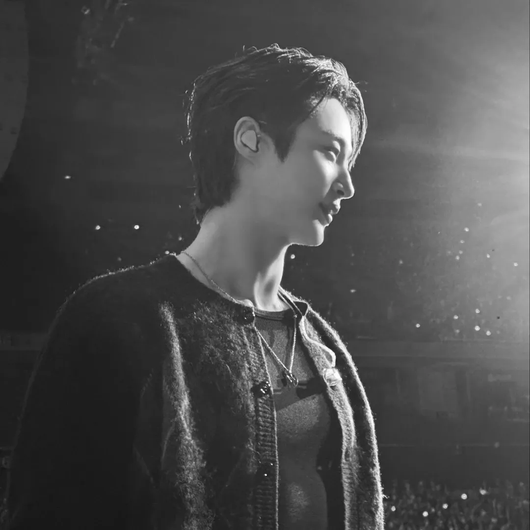 Behind-the-scenes cut of Byeon Wooseok