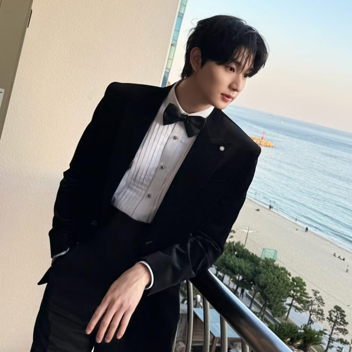 A moment captured by a fan of Kim Jaewon