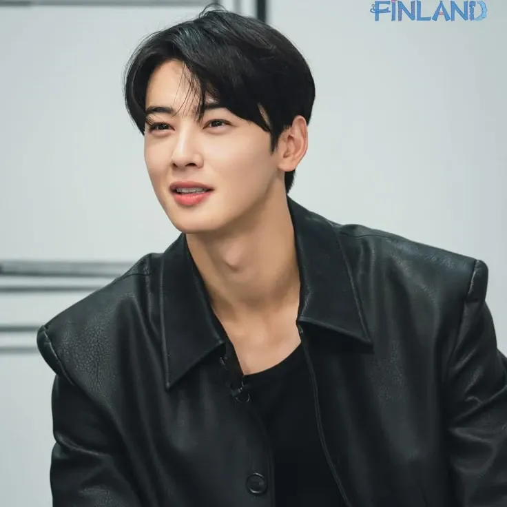 A moment captured by a fan of Cha Eunwoo