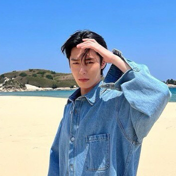 Recent activity shot of Lee Jaewook