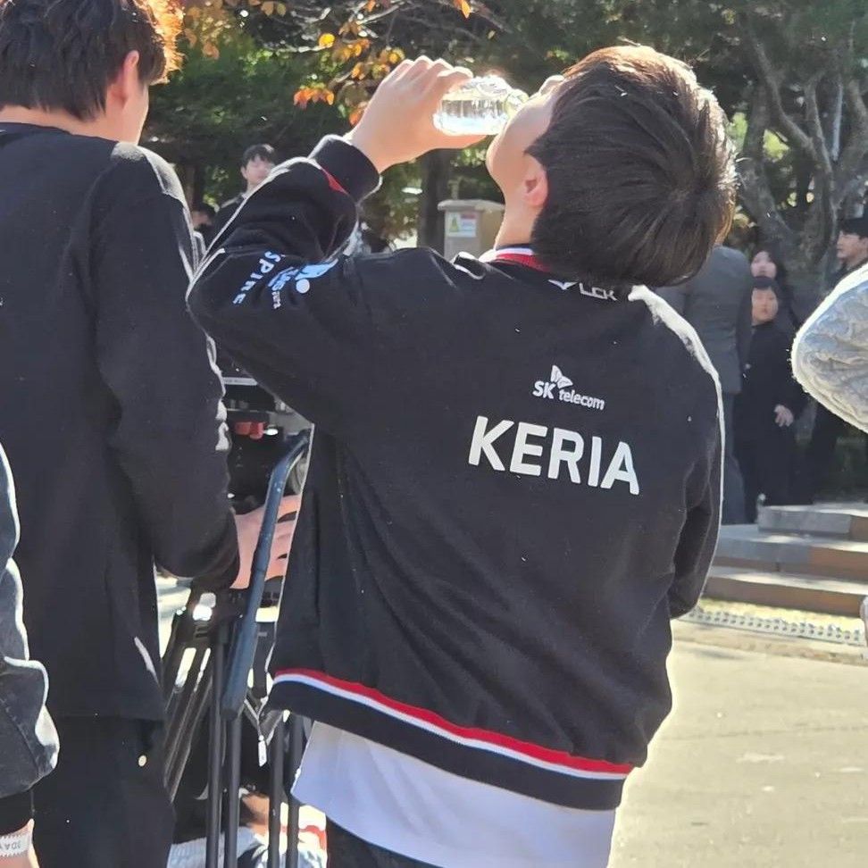 粉丝拍下的Keria瞬间