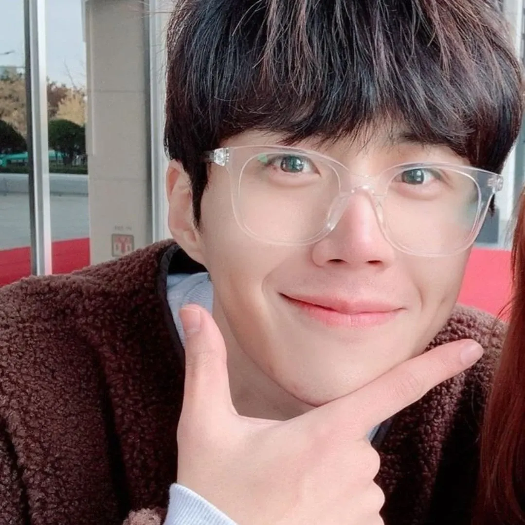 Behind-the-scenes cut of Kim Seonho