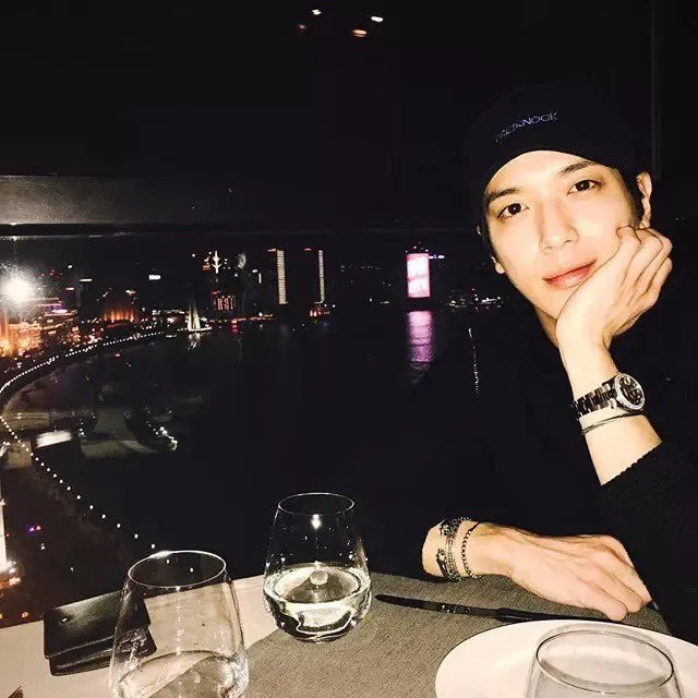 Foto terbaru dari Jung Yonghwa