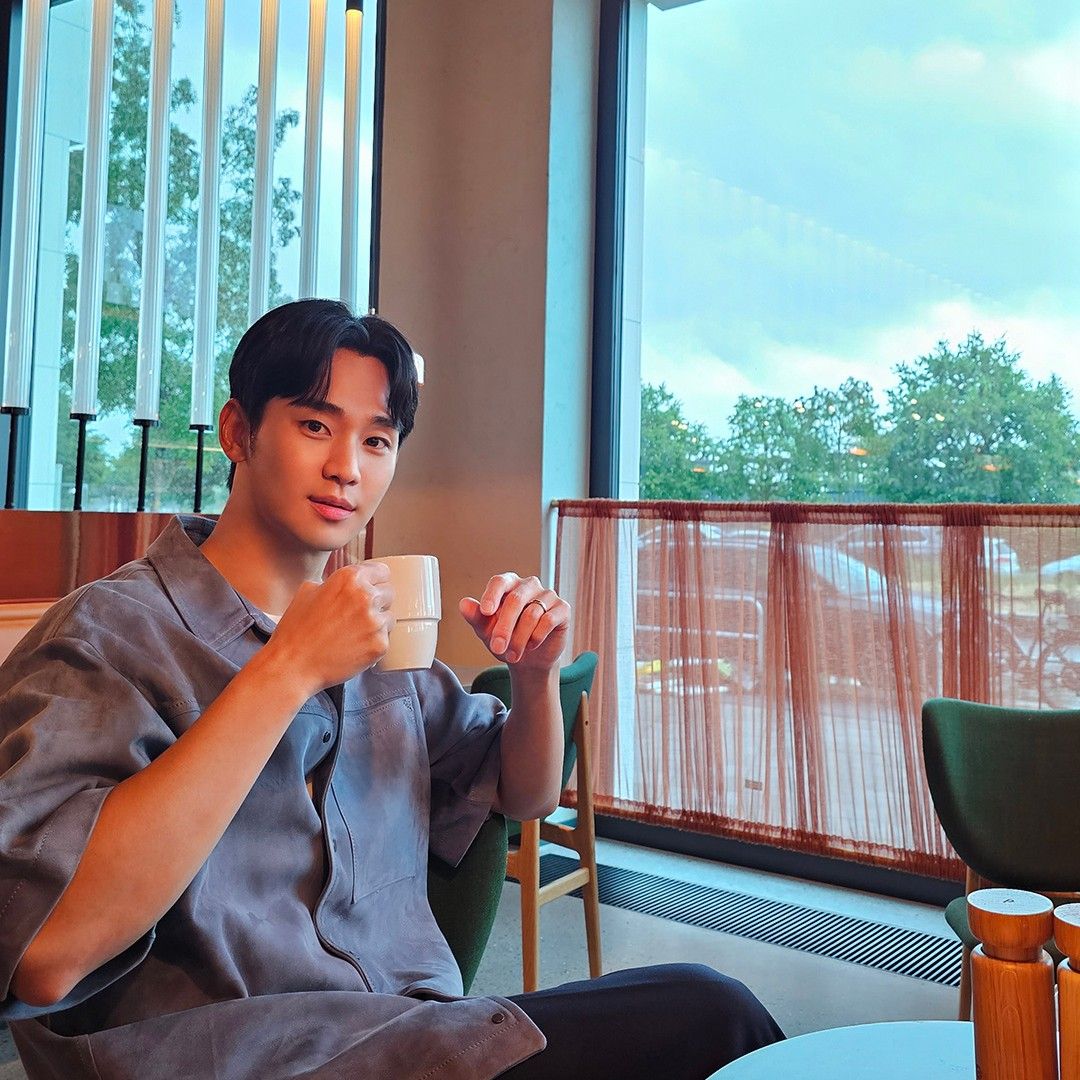 A moment captured by a fan of Kim Soohyun