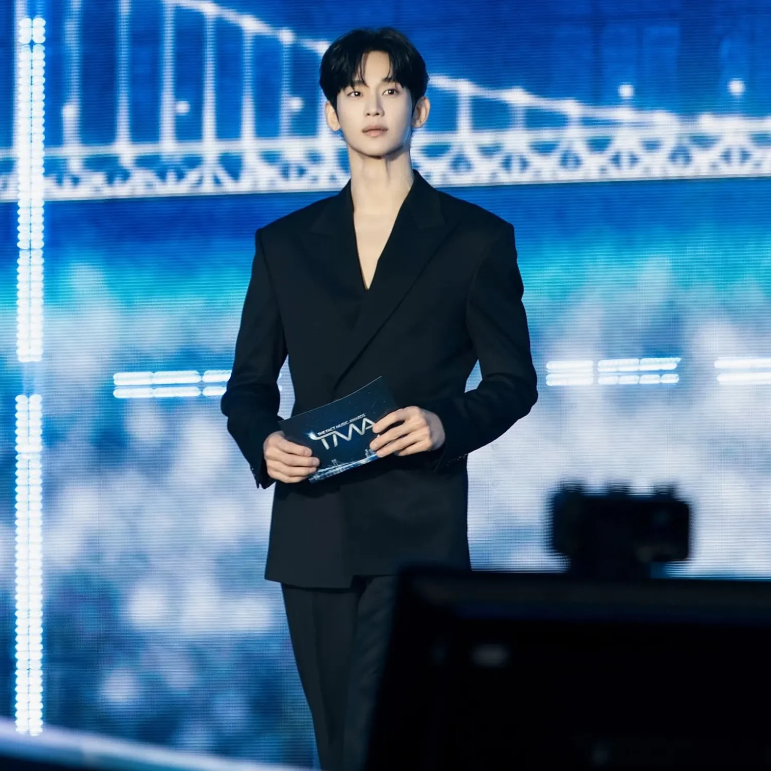 Behind-the-scenes cut of Kim Soohyun