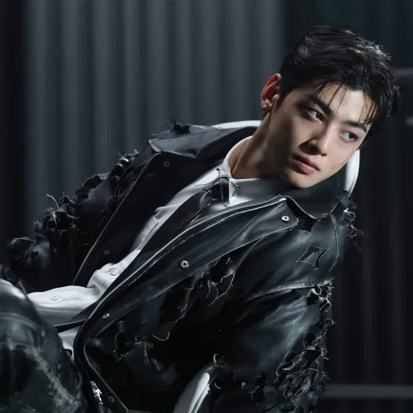 Behind-the-scenes cut of Cha Eunwoo