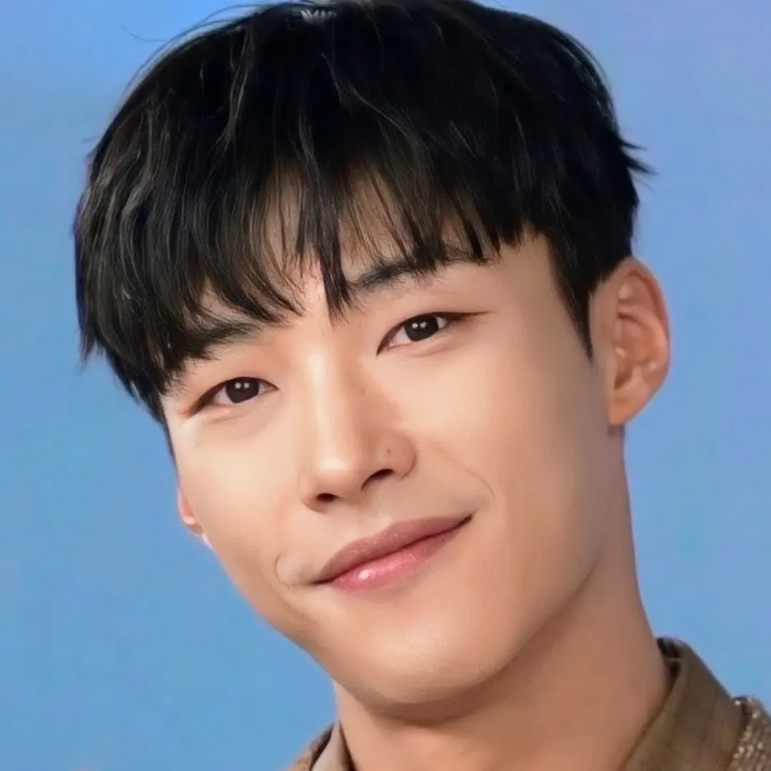 A moment captured by a fan of Woo Dohwan