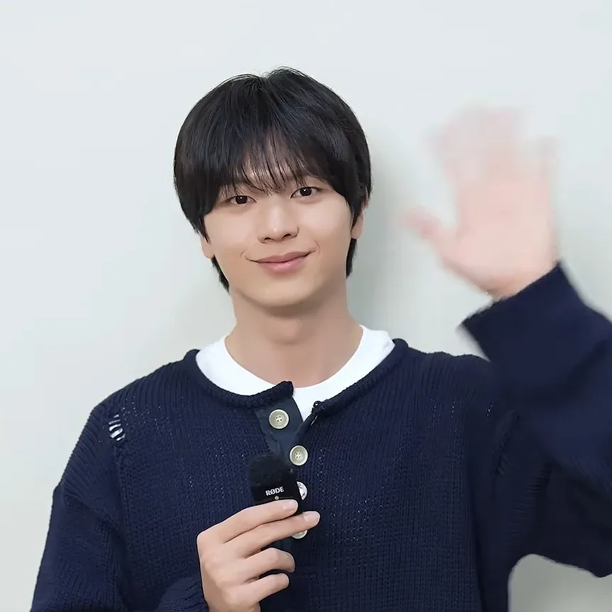 Recent activity shot of Yook Sungjae