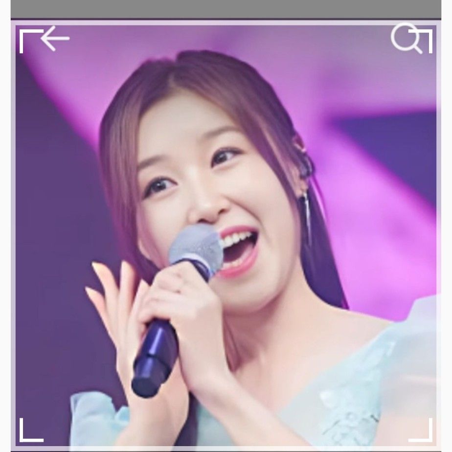 A moment captured by a fan of Lee Sona