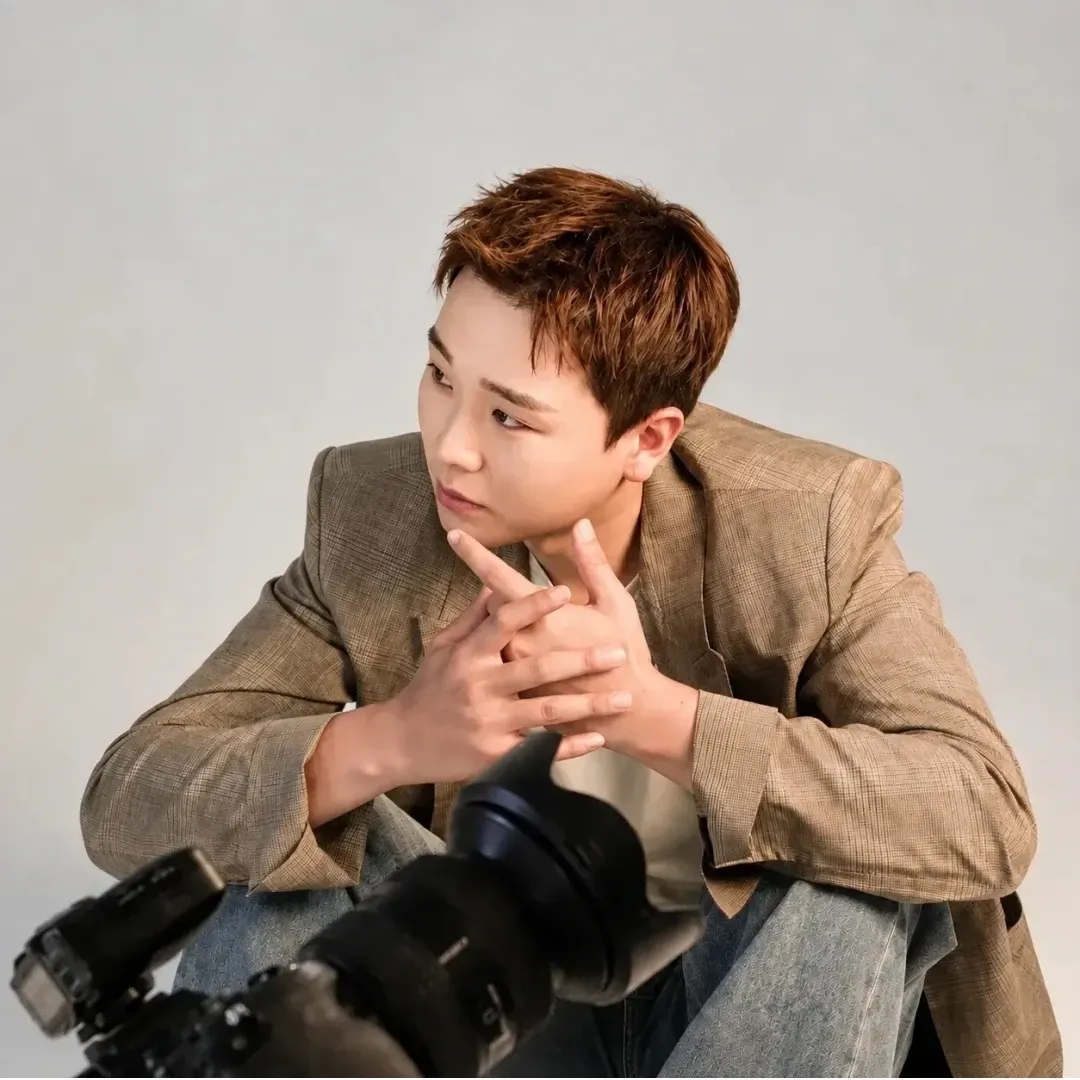 Behind-the-scenes cut of Song Minjun