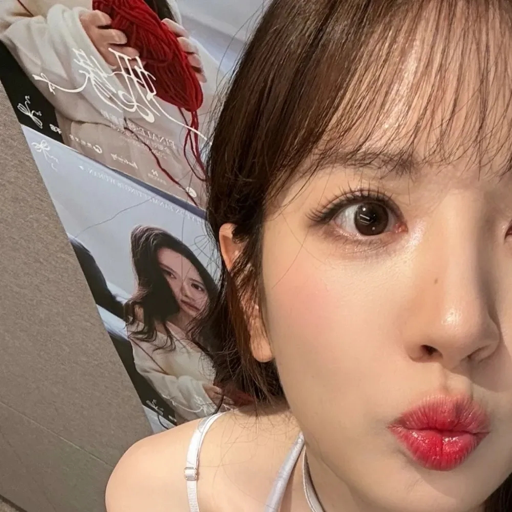 Behind-the-scenes cut of Bona