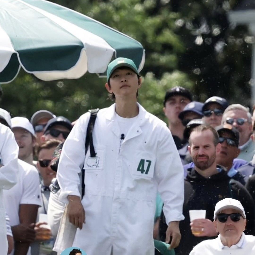 A moment captured by a fan of Song Joongki