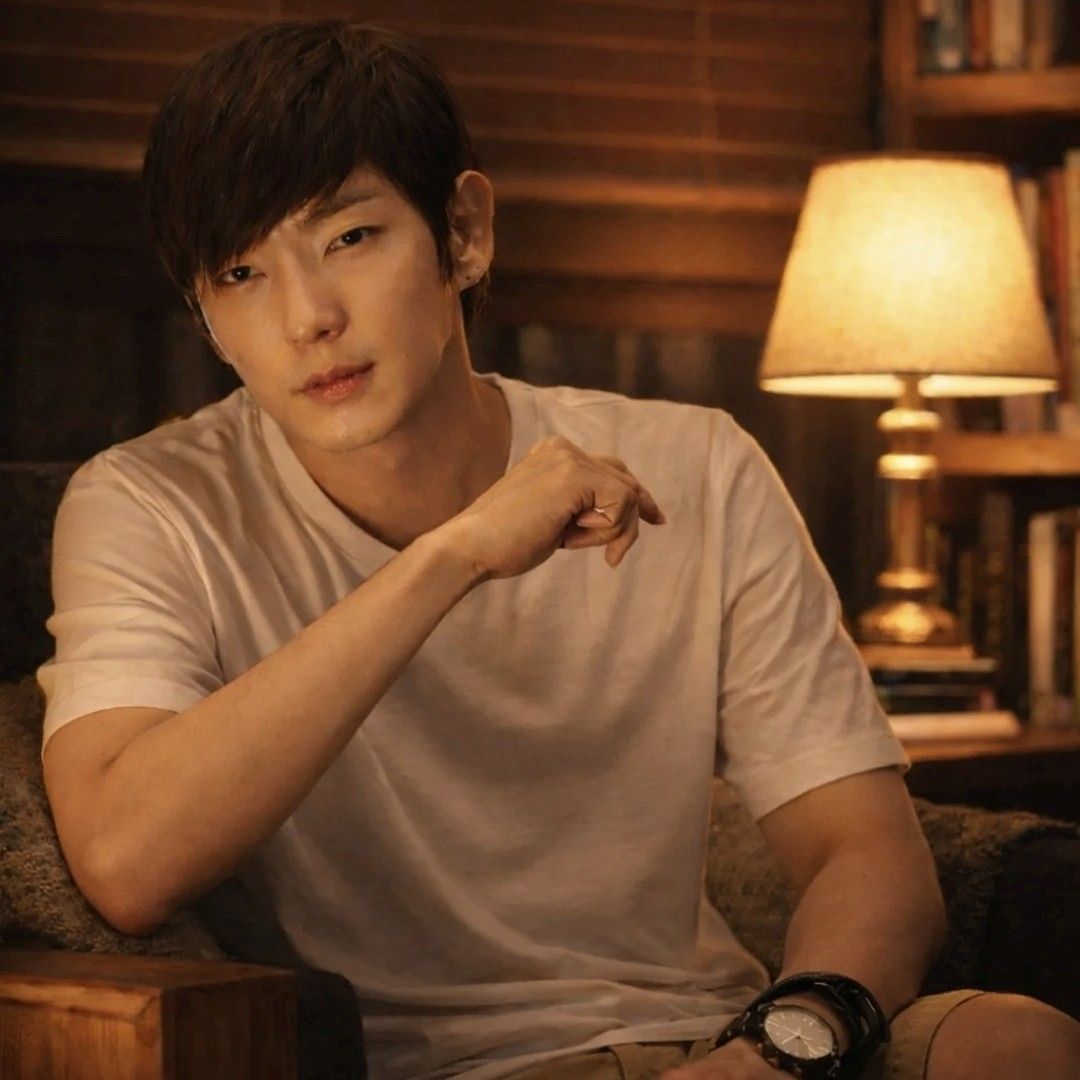 A moment captured by a fan of Lee Joongi