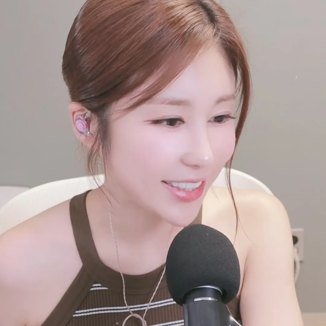 Cuplikan di balik layar dari Kim Soyou