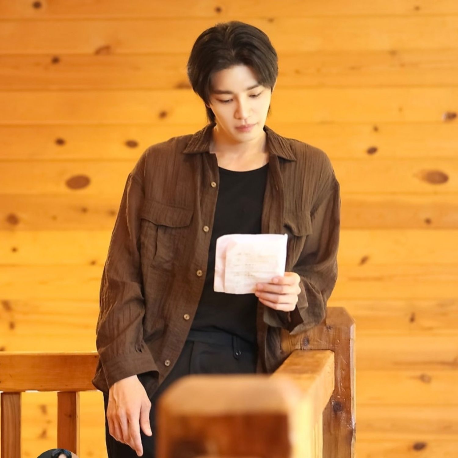 Behind-the-scenes cut of Kim Jaeyoung