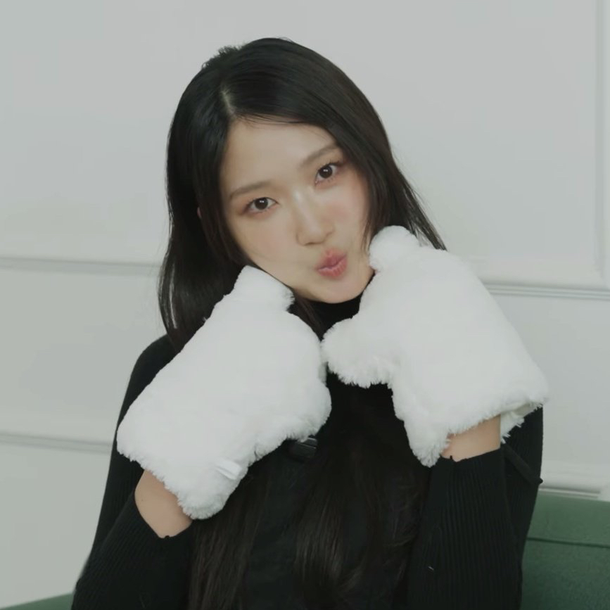 Latest photo of Kim Hyeyoon