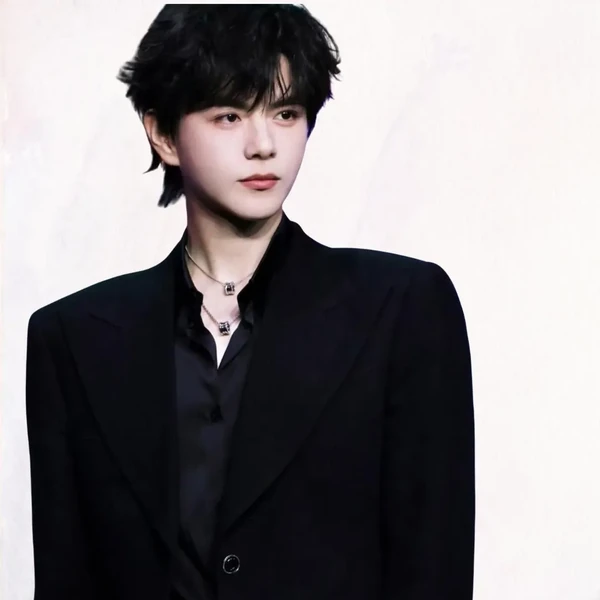 Today’s standout profile photo of Lyu Sitong on Choeaedol Celeb