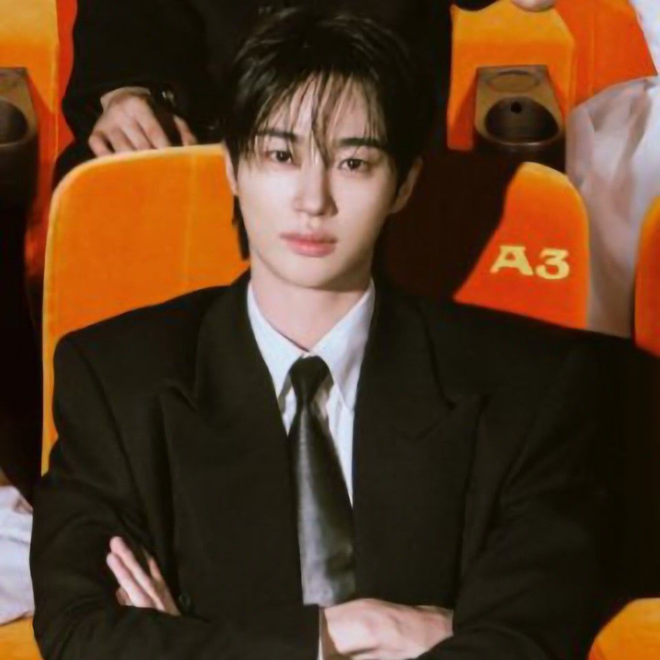 Behind-the-scenes cut of Byeon Wooseok