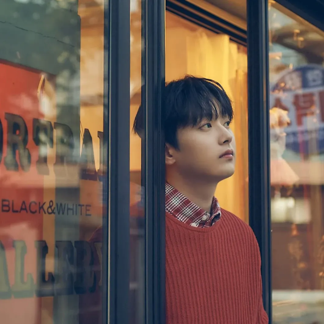 A moment captured by a fan of Lee Chanwon