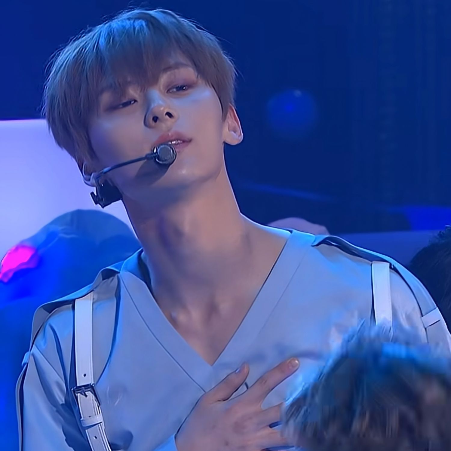 粉絲拍下的黃旼炫瞬間