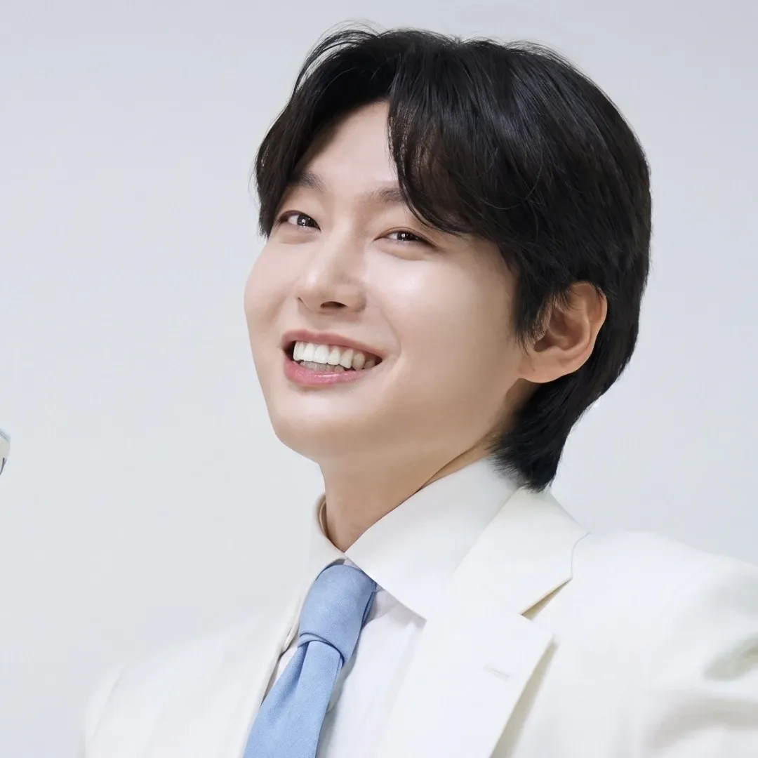 Latest photo of Kim Yongbin