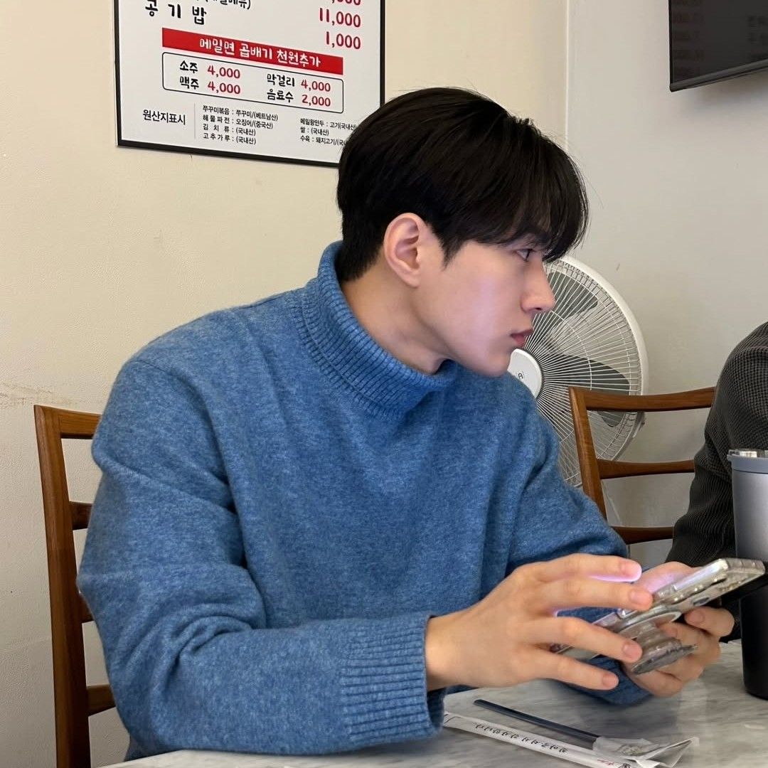 金明洙 (L)的近期活动照