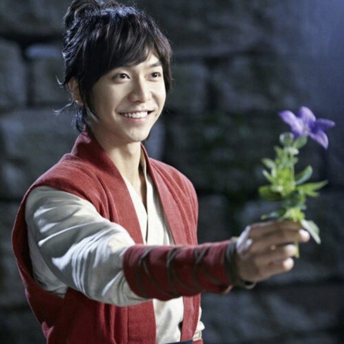 Foto terbaru dari Lee Seunggi