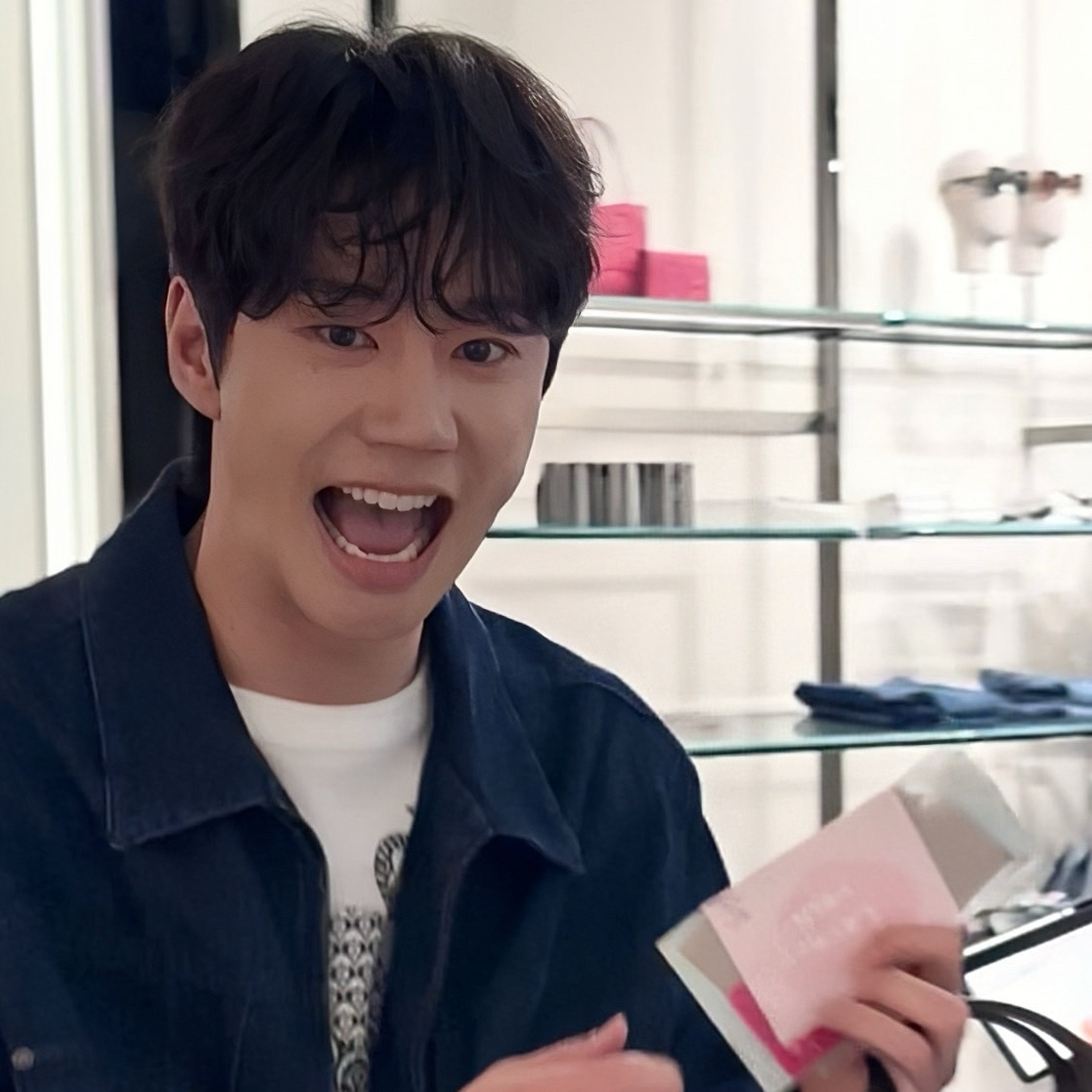 Recent activity shot of Lee Junyoung