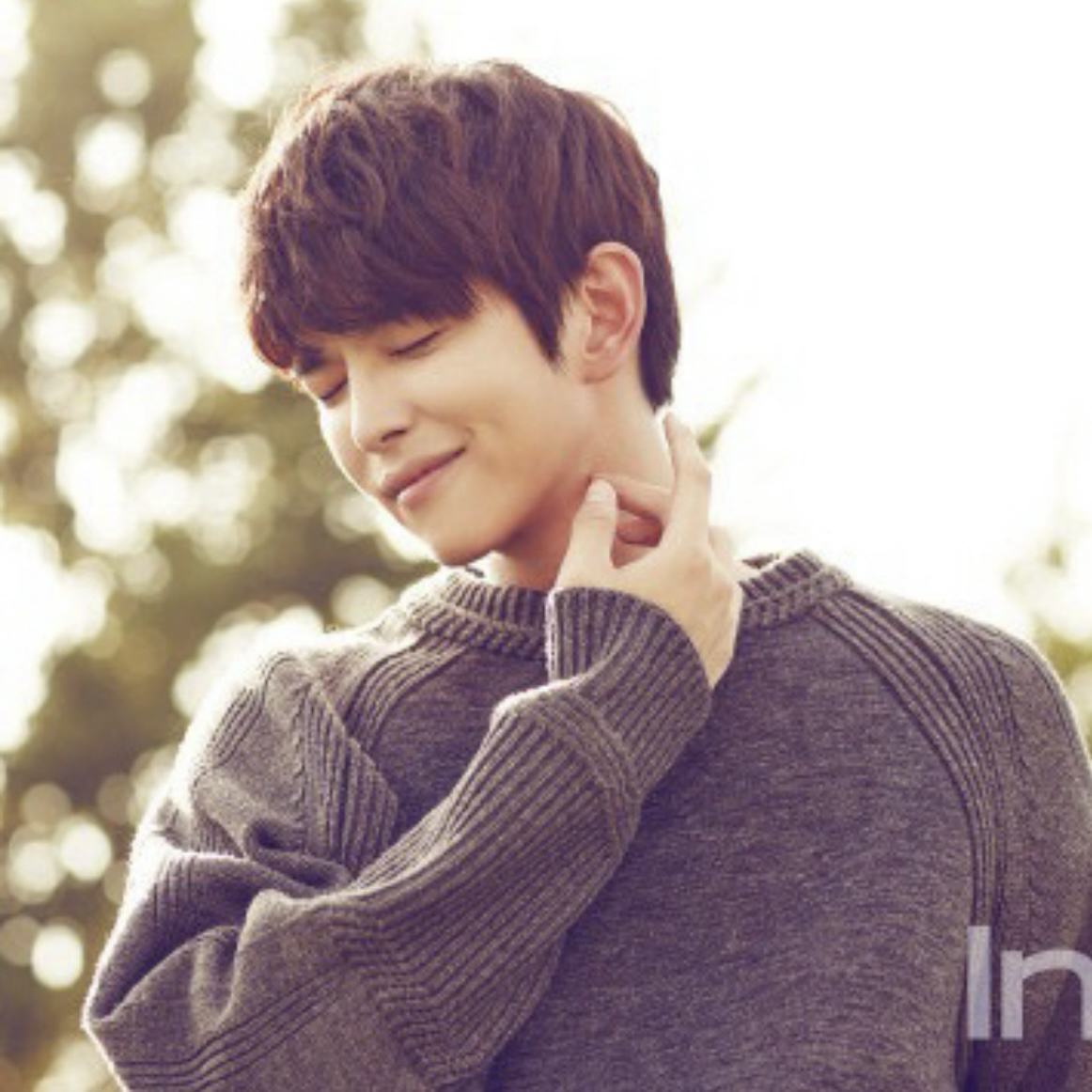 A moment captured by a fan of Yoon Kyunsang